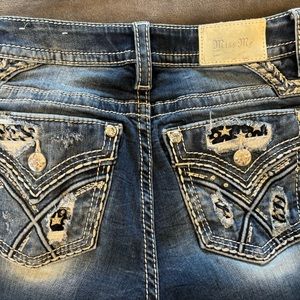 Women’s size 27 miss me jeans, midrise, straight leg.